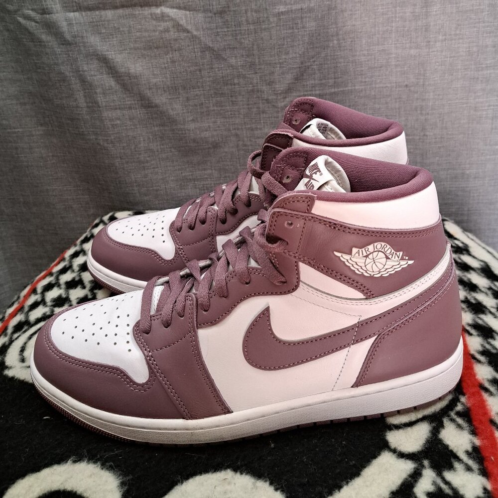 %Size 11.5 Nike Men Retro High Jordan 1 Sneakers Mauve / AJ1